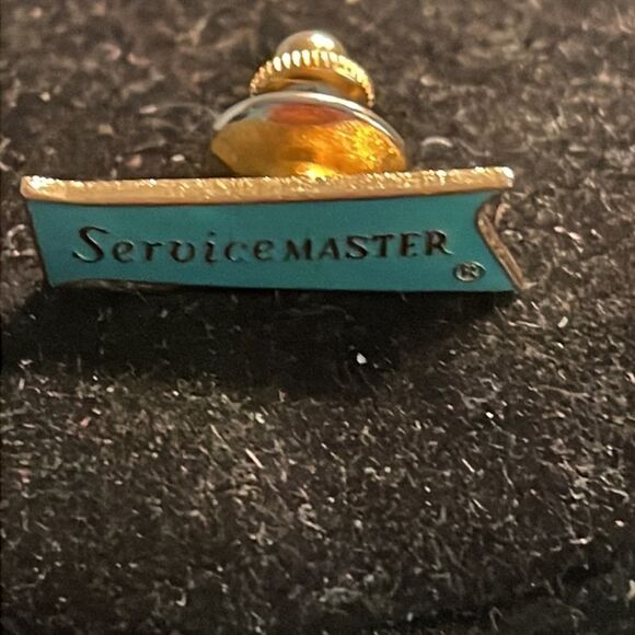 Vintage-1950s-Service Master gold tone & green enamel tie tack/lapel service pin - Picture 3 of 10